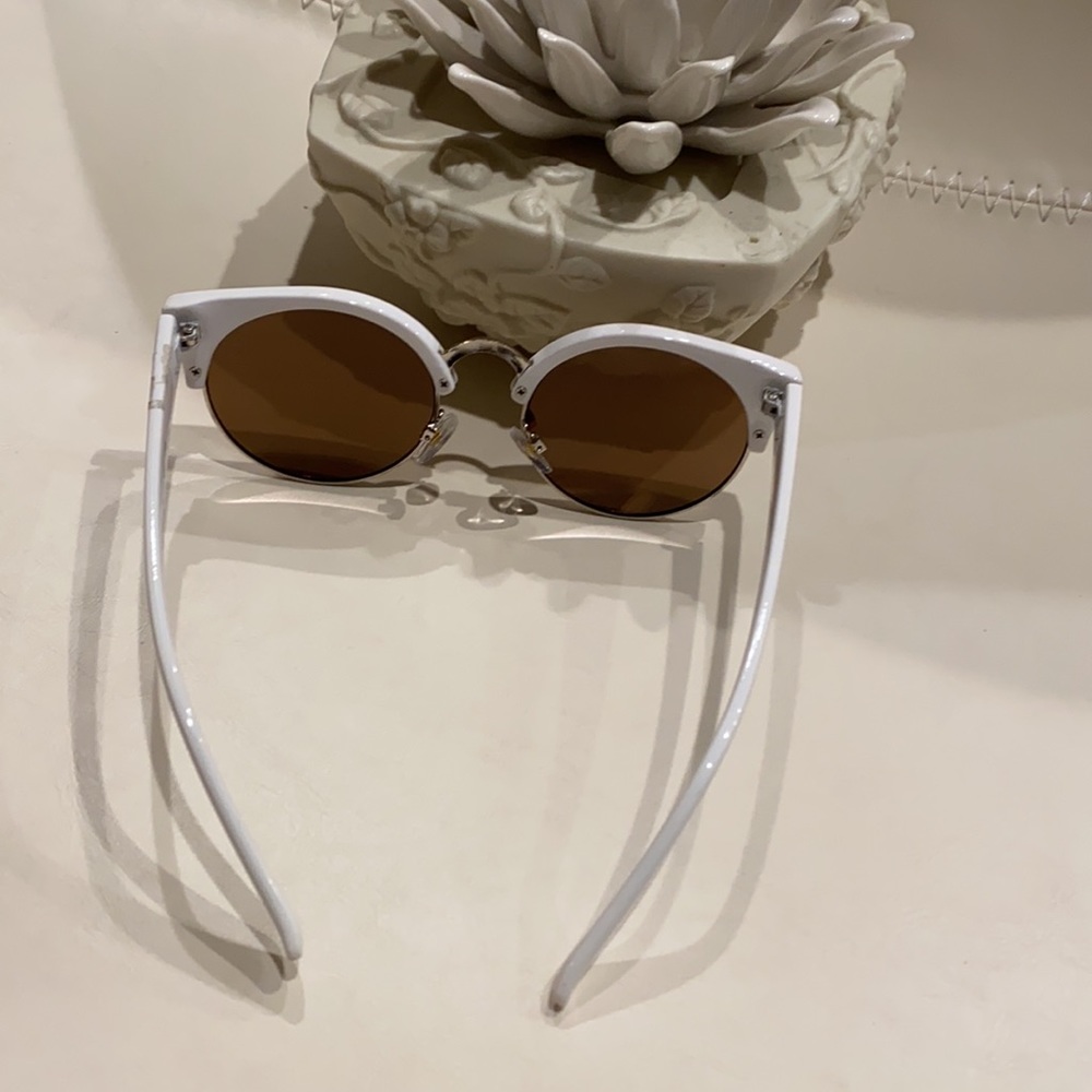 Sunglasses - Picture 4 of 6